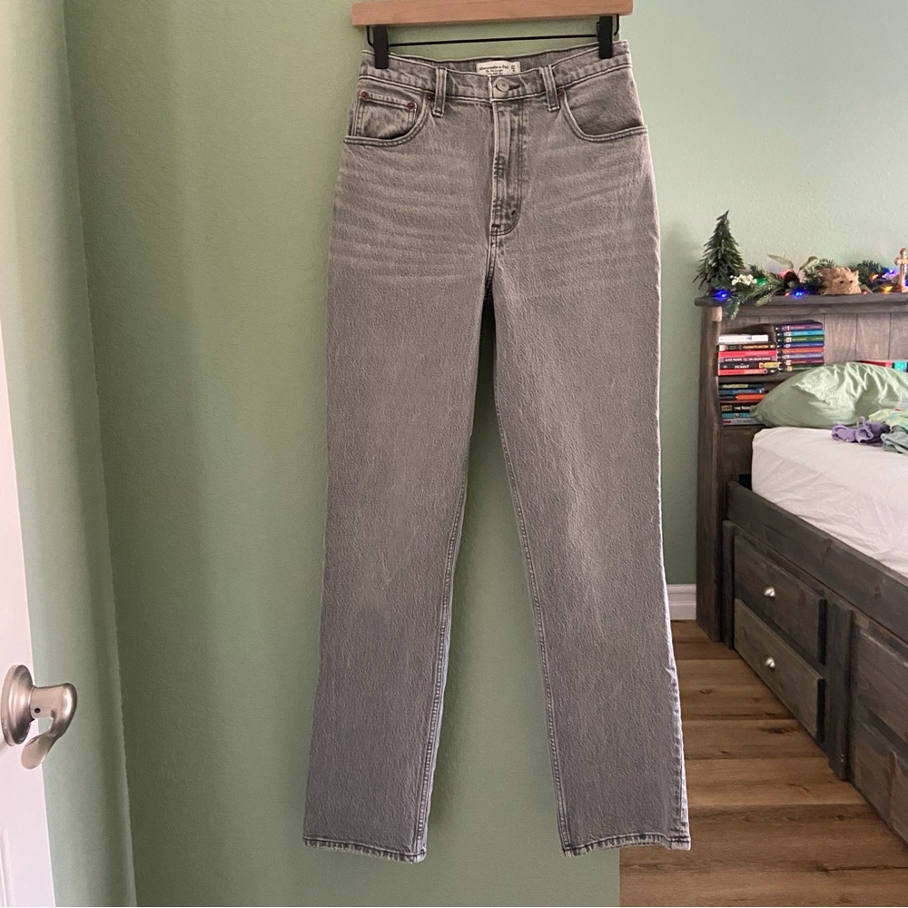 Abercrombie Curve Love Ultra High Rise 90s Straight Jean ~ Gray ~ Size 27/4 L